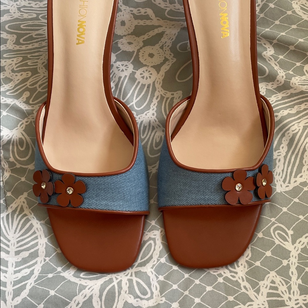 Fashion Nova Denim and Brown Floral Slides
New, in box 8 1/2 size….about 2’ - Picture 5 of 7